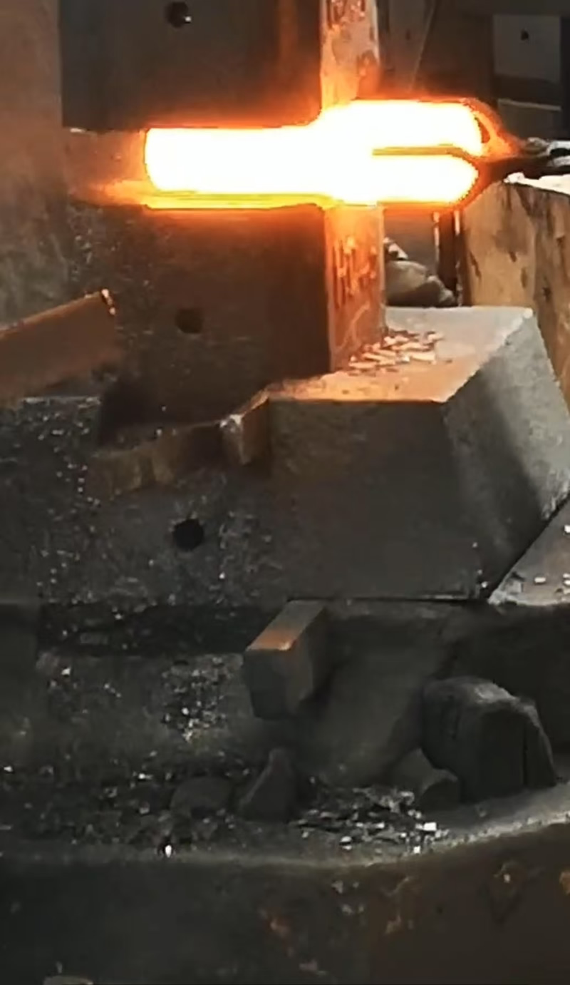 Kucie dla bitów wiercenia skalnego w dół